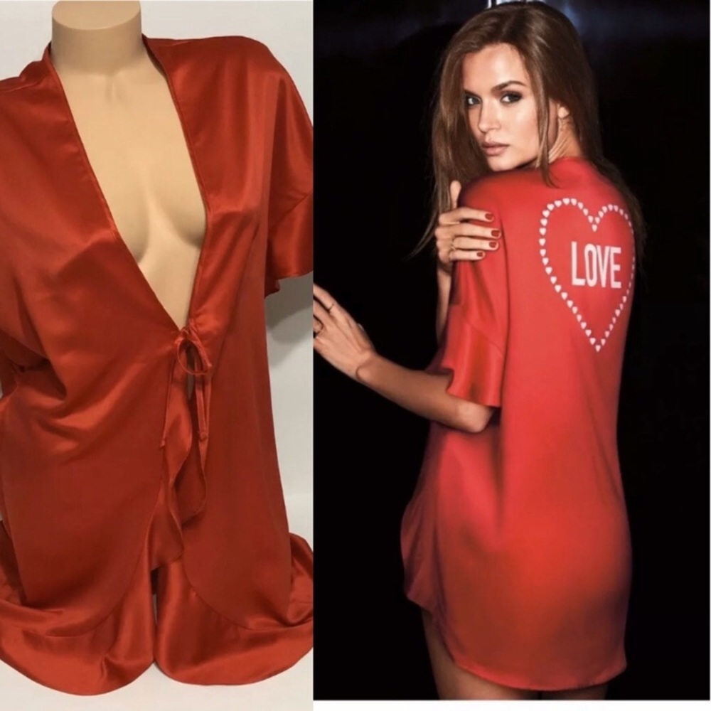 Victoria secret robe.  Red